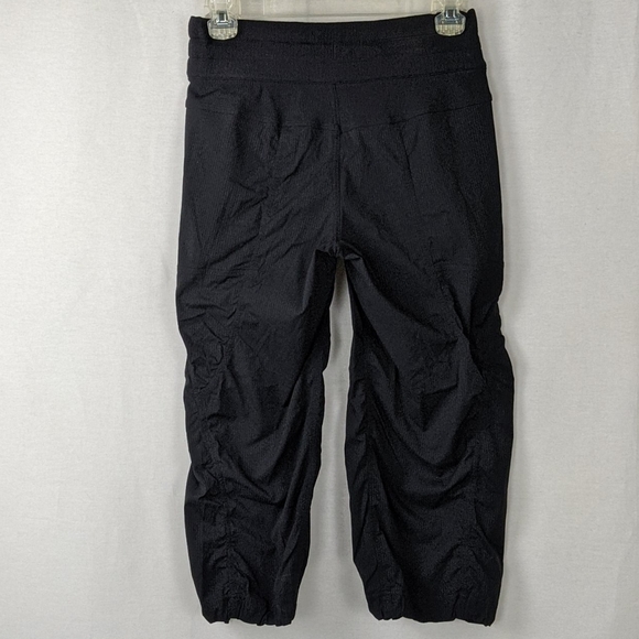 🤑LULULEMON BLACK CAPRI NYLON PANTS🤑 - Picture 2 of 4